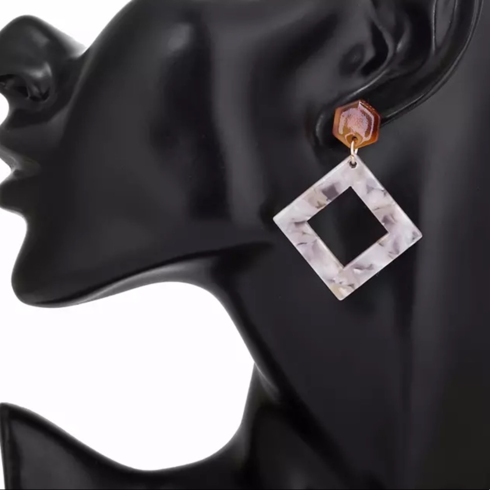 Earring - Picture 2 of 2